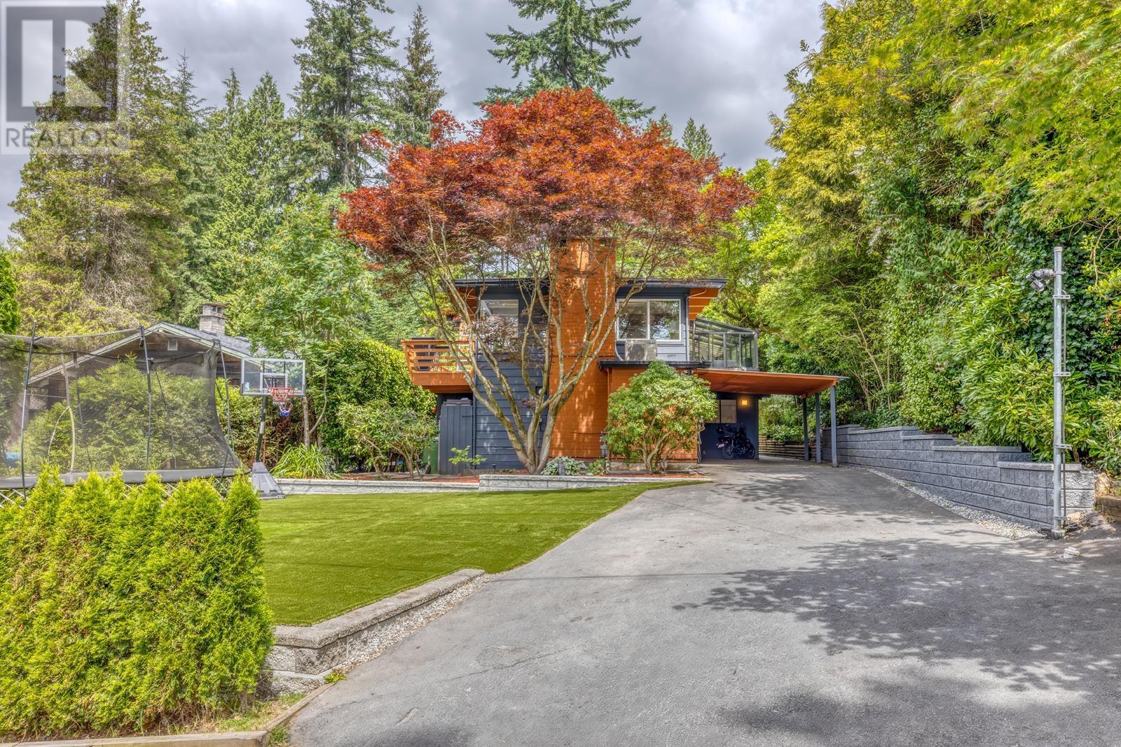 Photo 1 of 466 E Kings Road, North Vancouver BC