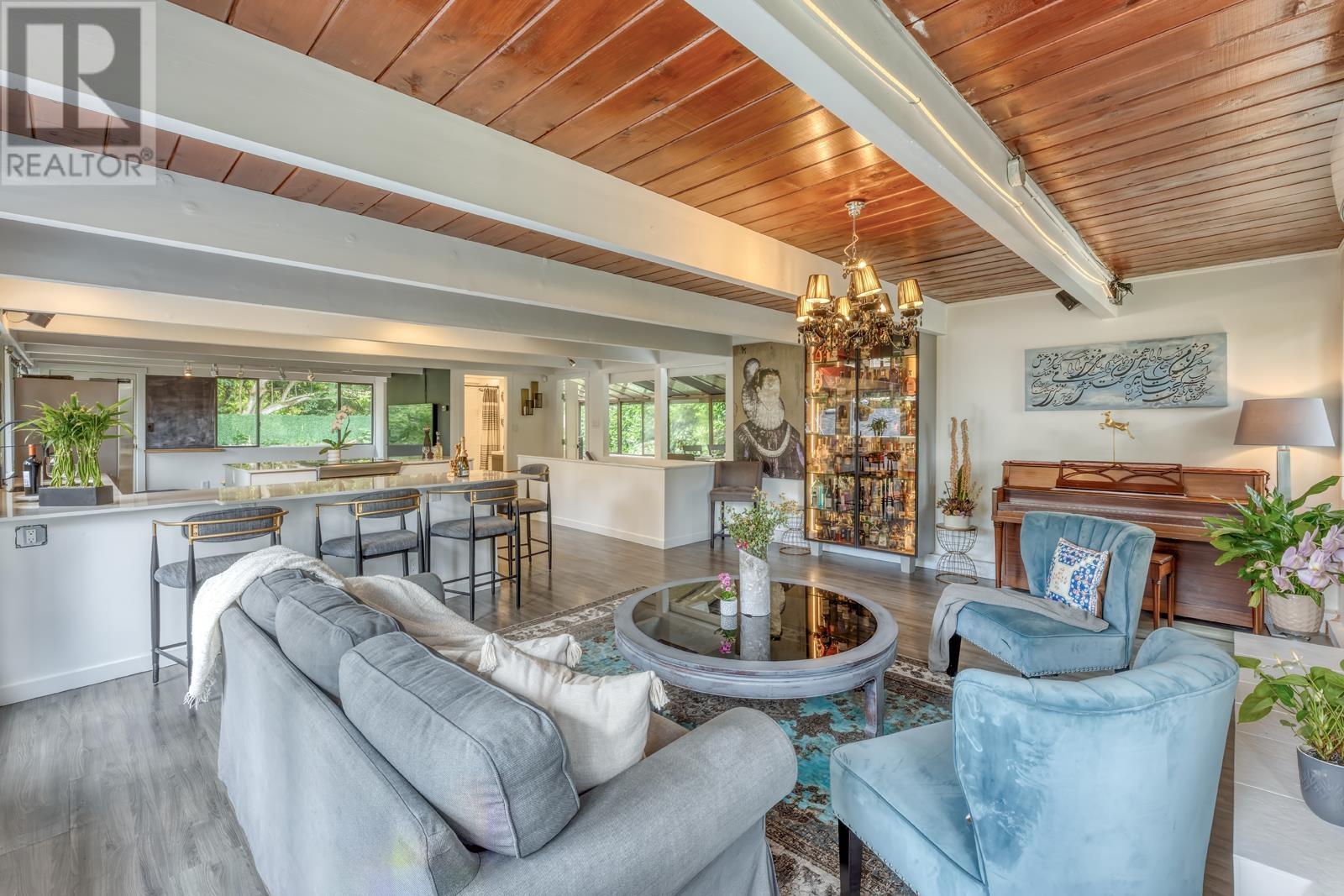Photo 12 of 466 E Kings Road, North Vancouver BC