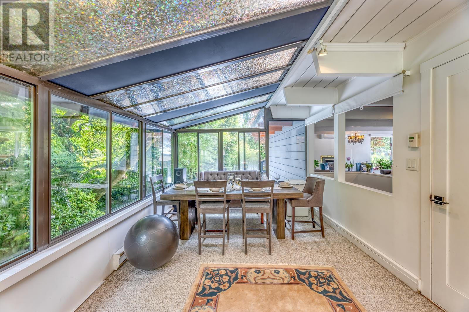 Photo 15 of 466 E Kings Road, North Vancouver BC