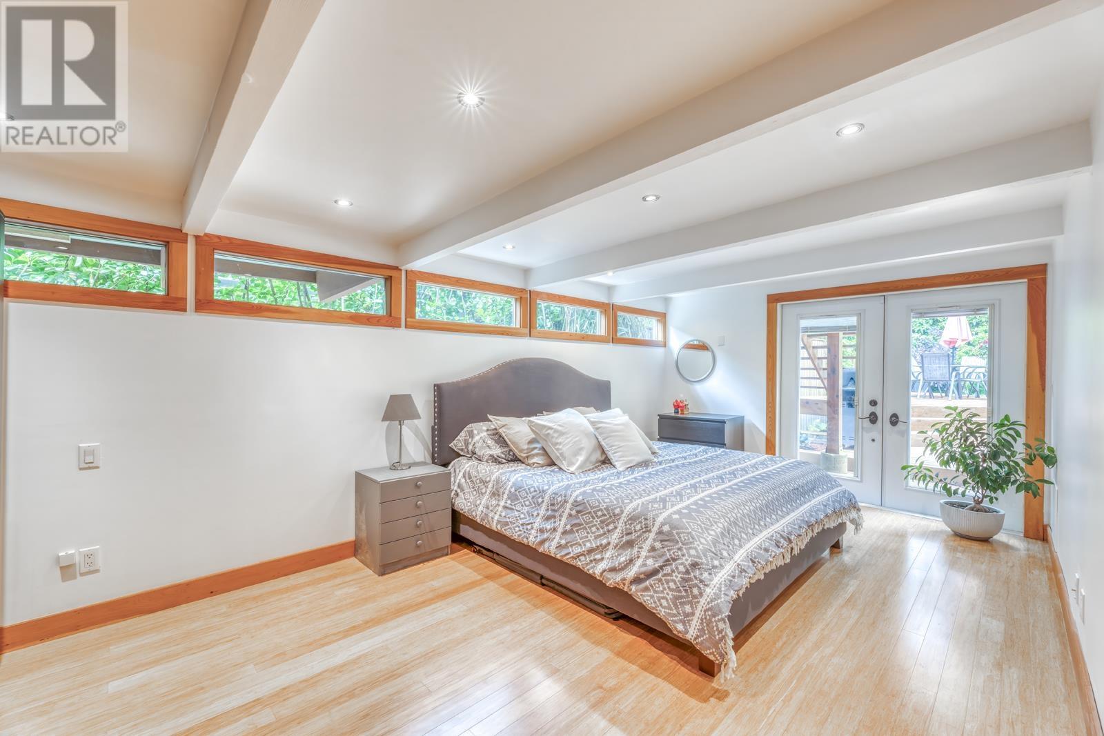 Photo 18 of 466 E Kings Road, North Vancouver BC