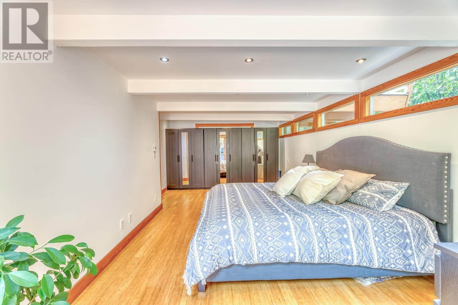 Photo 19 of 466 E Kings Road, North Vancouver BC