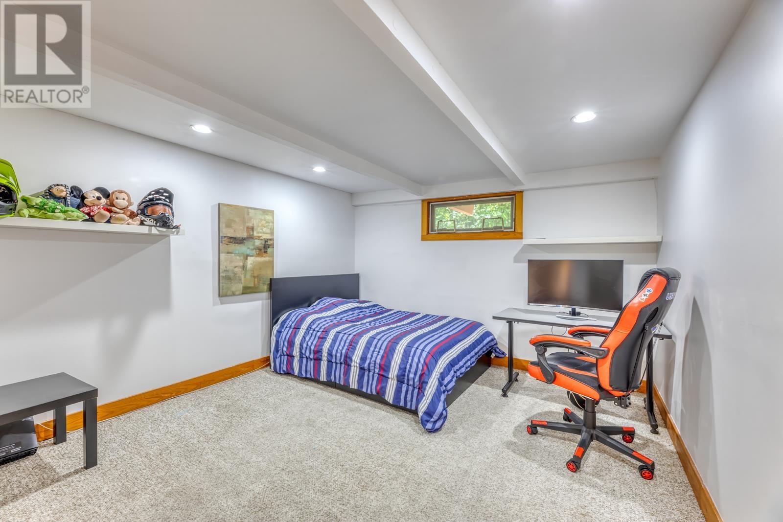Photo 22 of 466 E Kings Road, North Vancouver BC
