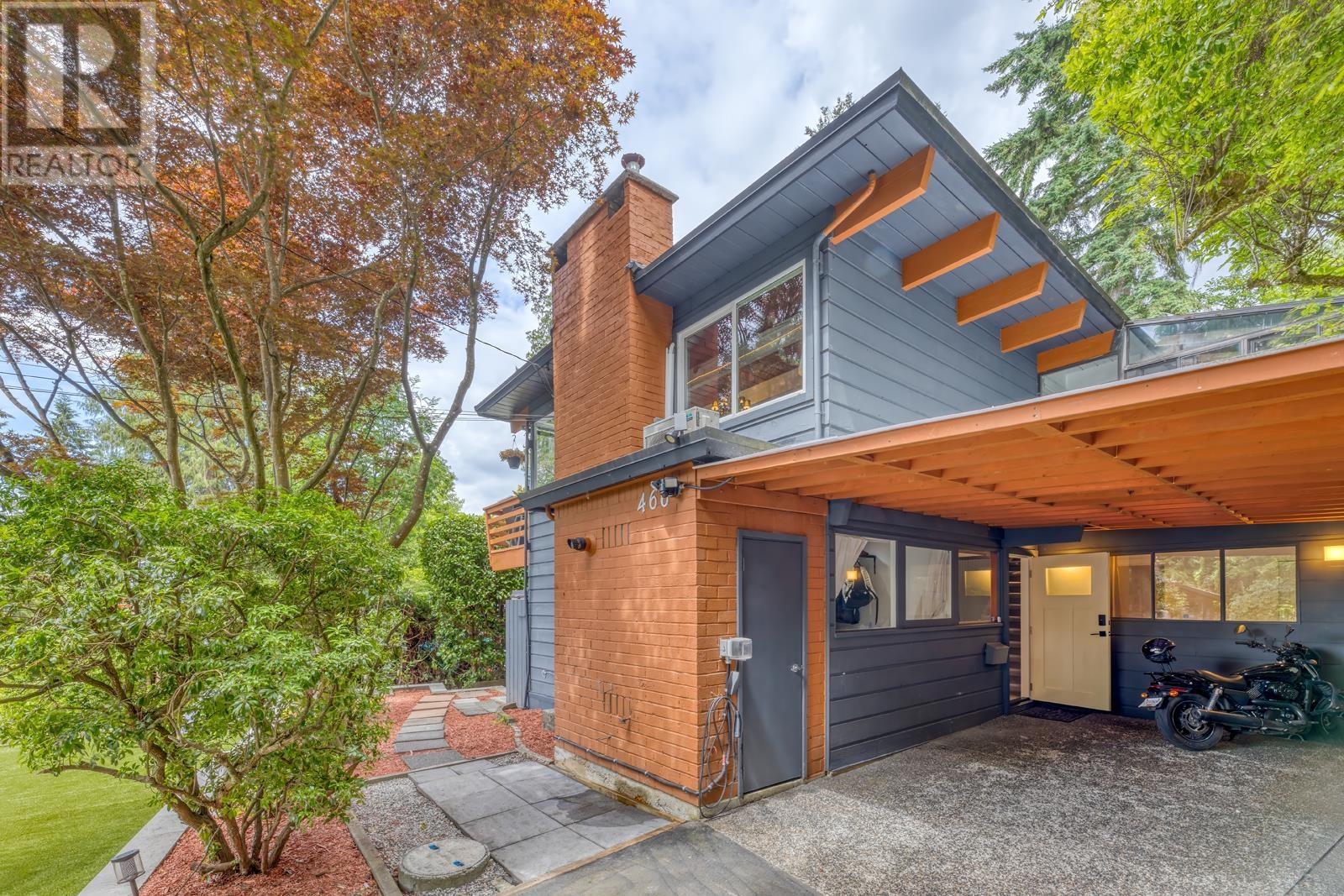 Photo 3 of 466 E Kings Road, North Vancouver BC