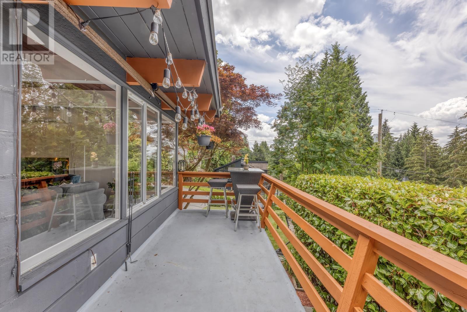 Photo 30 of 466 E Kings Road, North Vancouver BC
