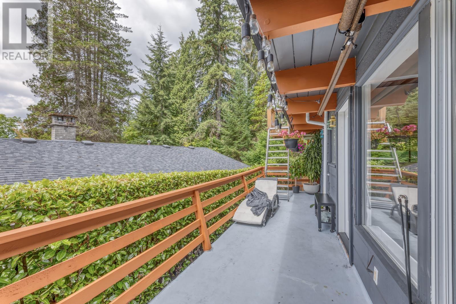 Photo 31 of 466 E Kings Road, North Vancouver BC