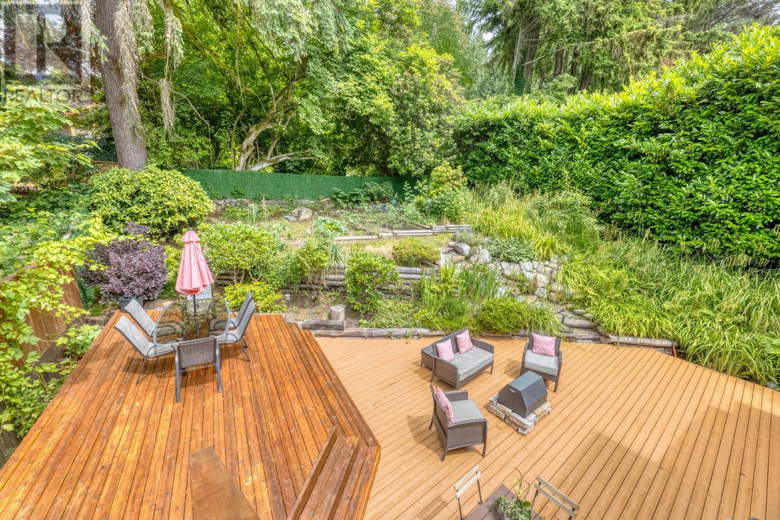Photo 33 of 466 E Kings Road, North Vancouver BC