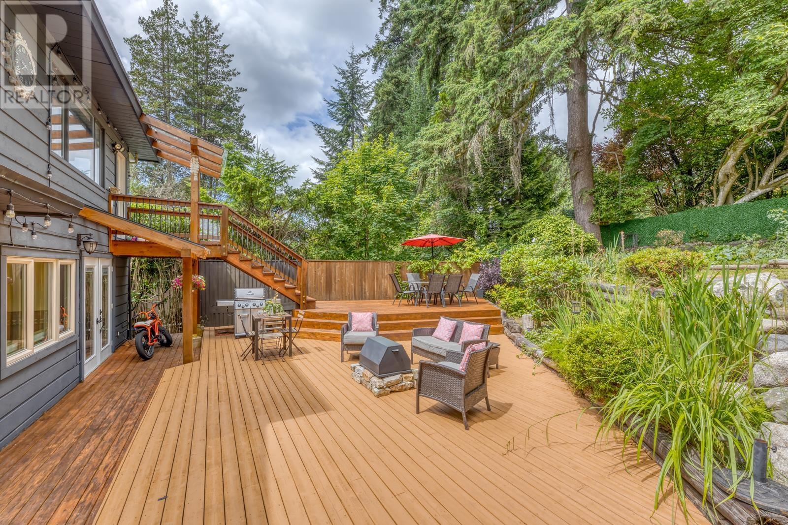 Photo 34 of 466 E Kings Road, North Vancouver BC
