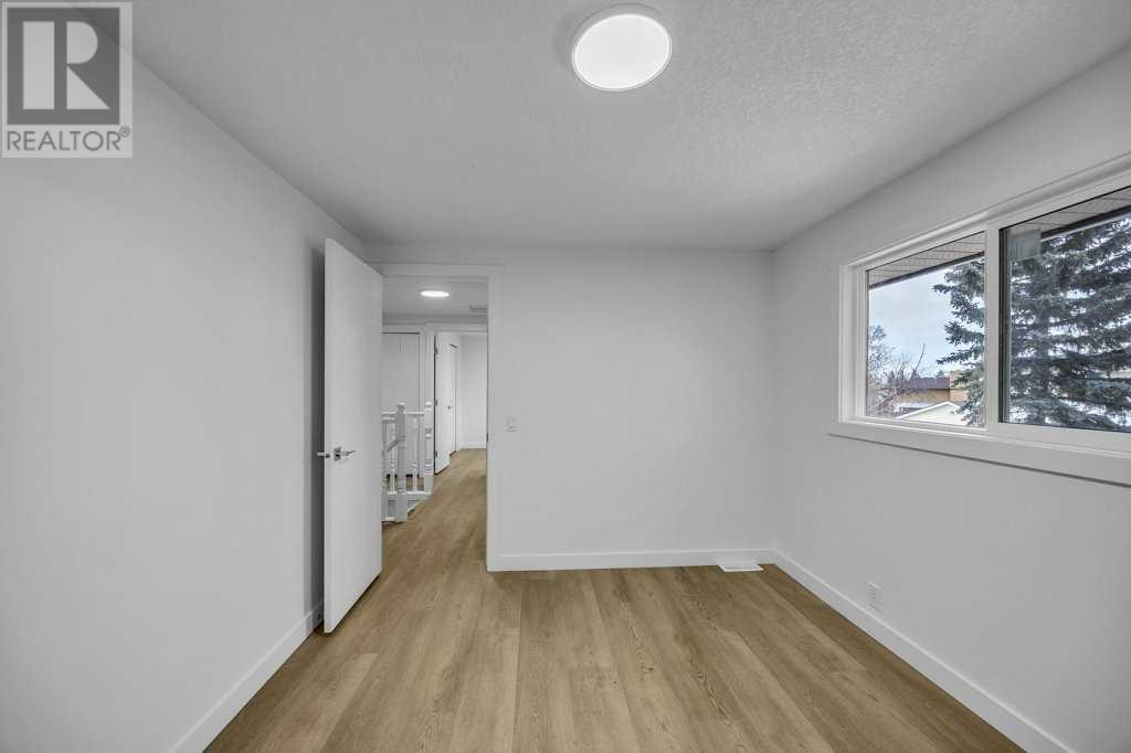 Single Family House for Sale in  Rundlehorn Drive NE Pineridge Calgary 