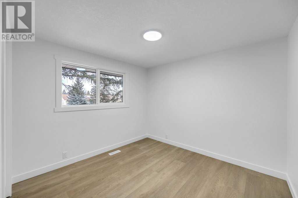 Single Family House for Sale in  Rundlehorn Drive NE Pineridge Calgary 