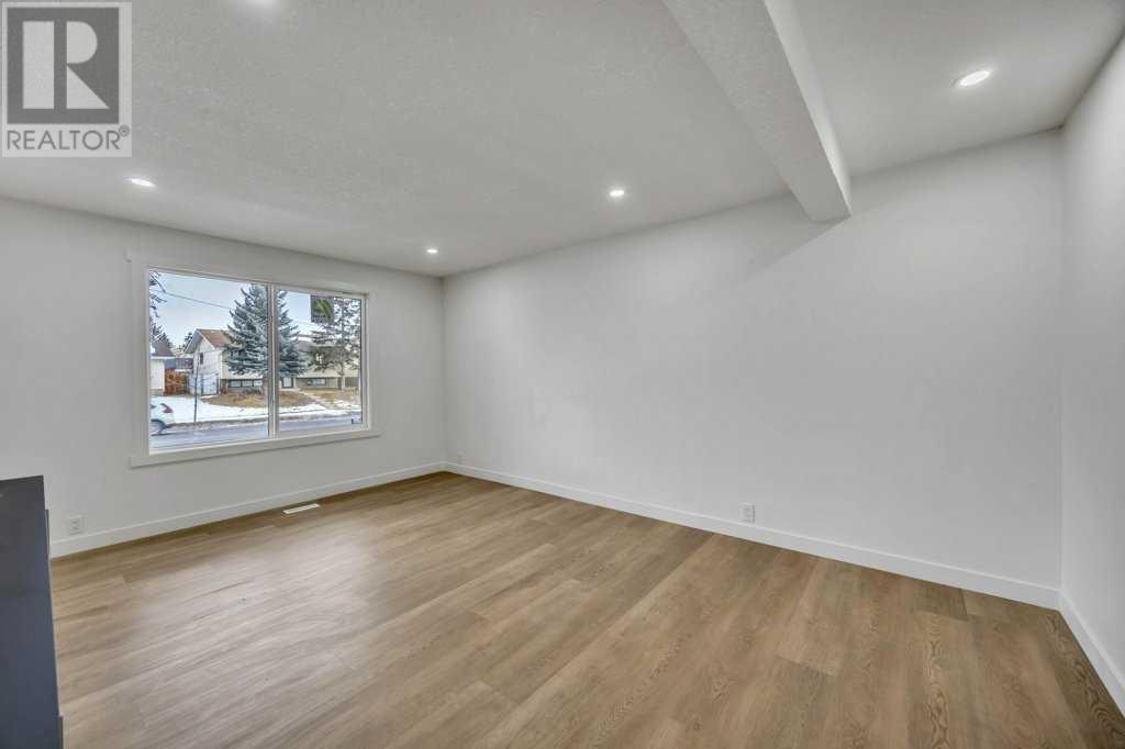 Single Family House for Sale in  Rundlehorn Drive NE Pineridge Calgary 