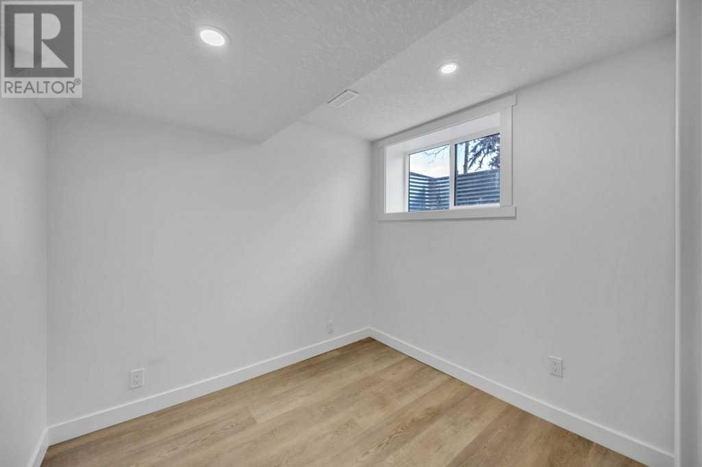 Single Family House for Sale in  Rundlehorn Drive NE Pineridge Calgary 