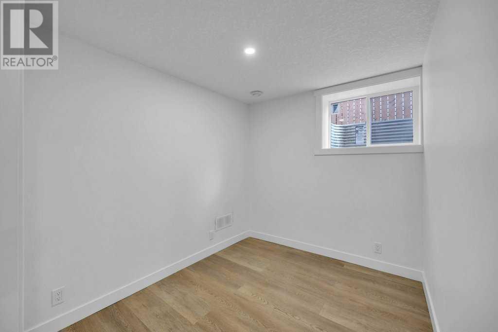 Single Family House for Sale in  Rundlehorn Drive NE Pineridge Calgary 