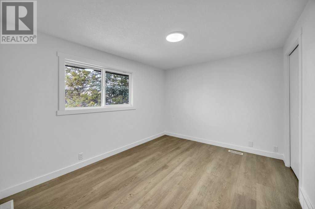 Single Family House for Sale in  Rundlehorn Drive NE Pineridge Calgary 
