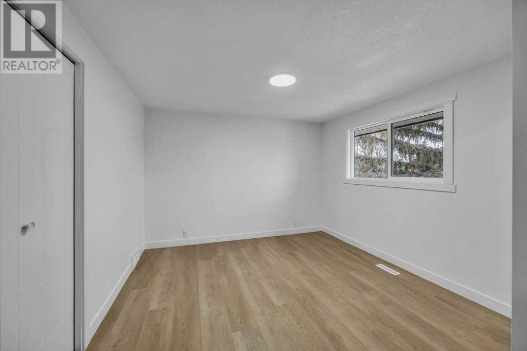 Single Family House for Sale in  Rundlehorn Drive NE Pineridge Calgary 