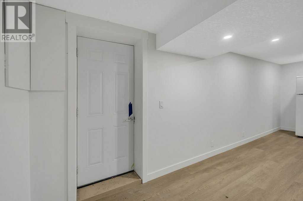 Single Family House for Sale in  Rundlehorn Drive NE Pineridge Calgary 