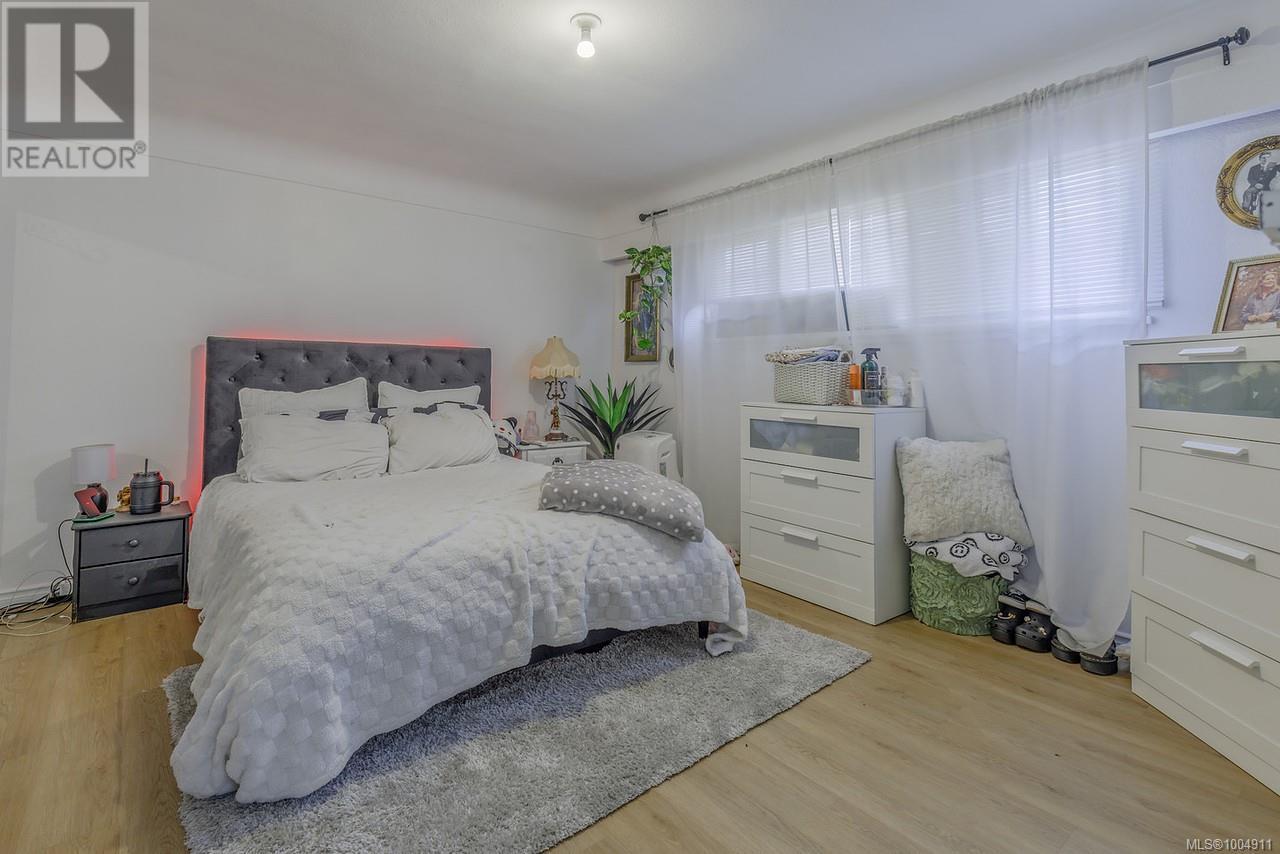 Photo 10 of 1212 Waddington Rd, Nanaimo BC