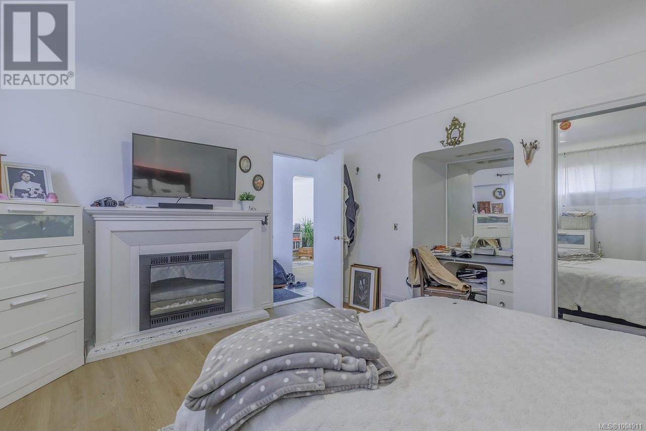 Photo 11 of 1212 Waddington Rd, Nanaimo BC