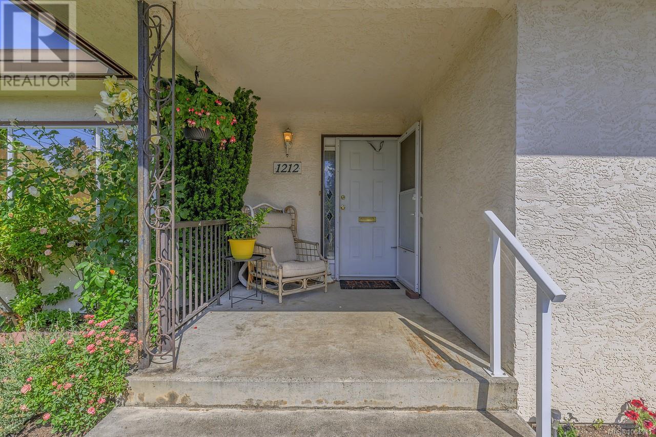 Photo 2 of 1212 Waddington Rd, Nanaimo BC