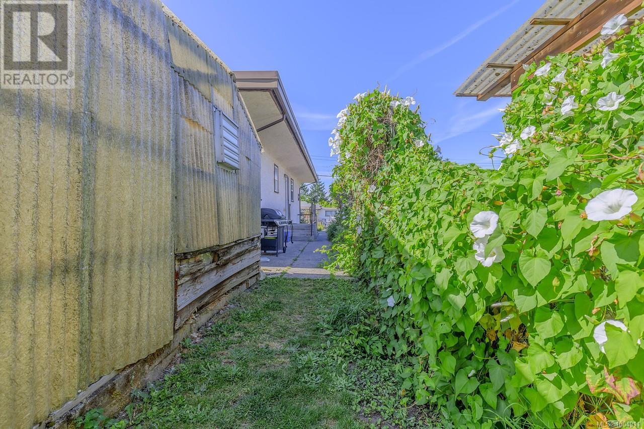 Photo 20 of 1212 Waddington Rd, Nanaimo BC