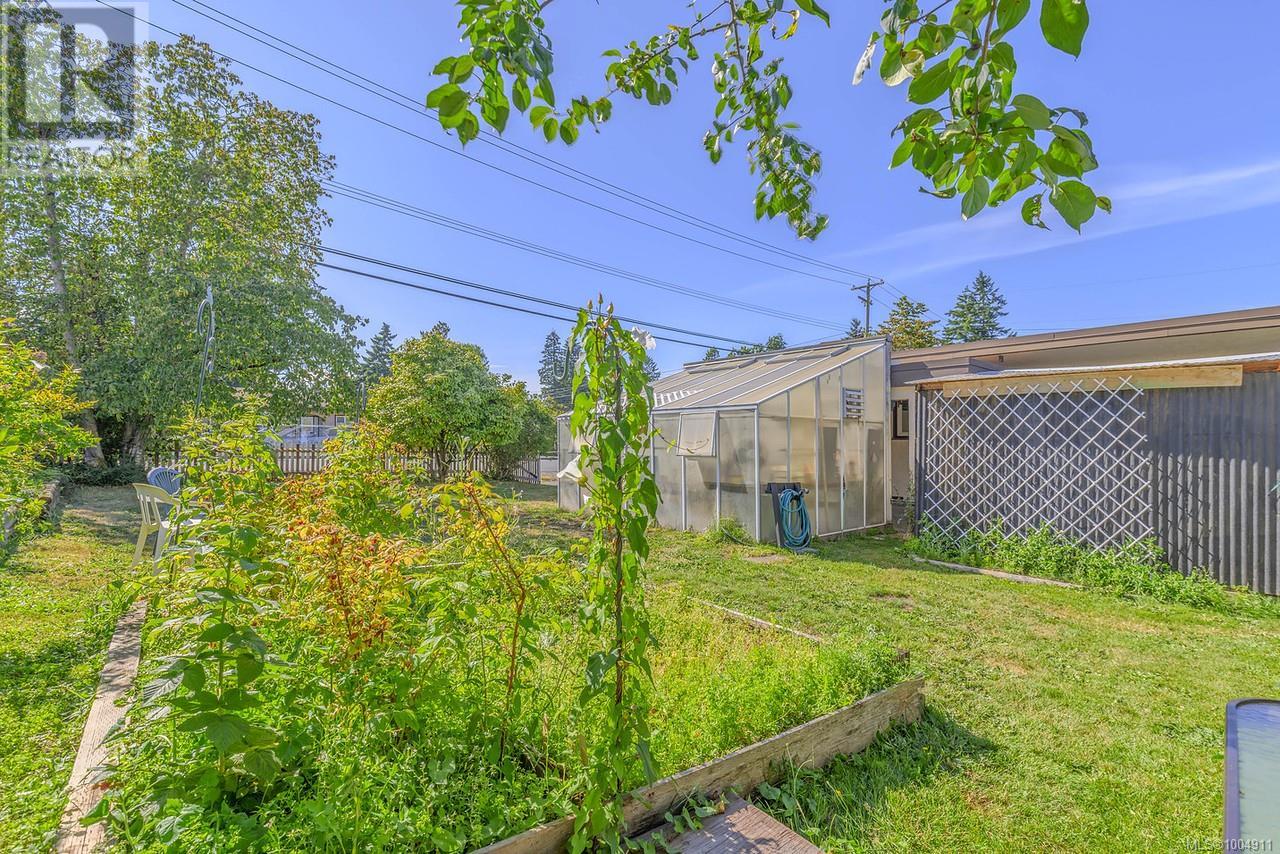 Photo 21 of 1212 Waddington Rd, Nanaimo BC
