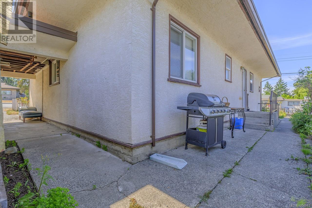 Photo 26 of 1212 Waddington Rd, Nanaimo BC