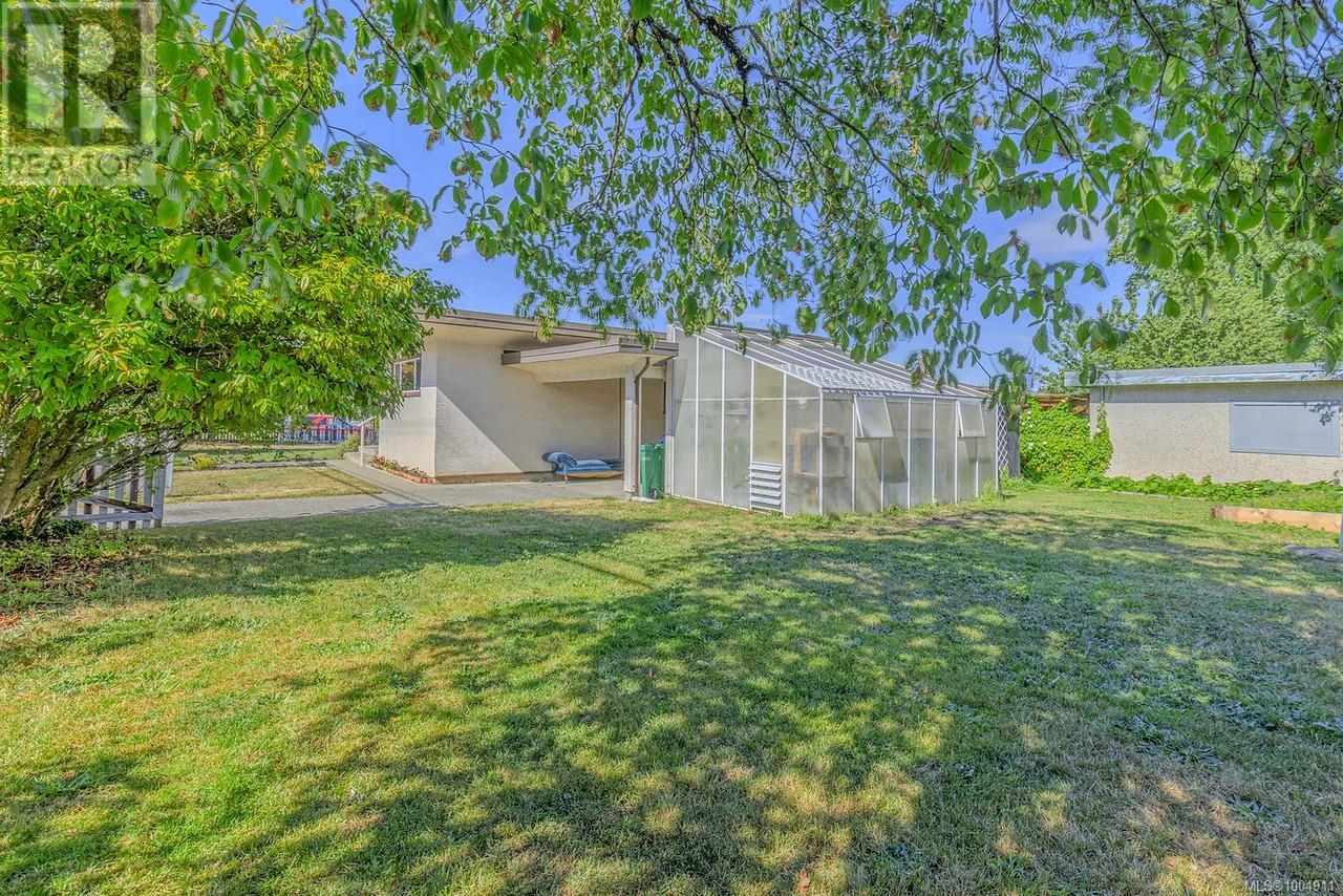 Photo 29 of 1212 Waddington Rd, Nanaimo BC