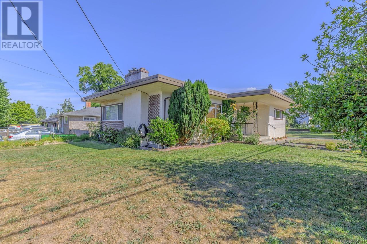 Photo 32 of 1212 Waddington Rd, Nanaimo BC