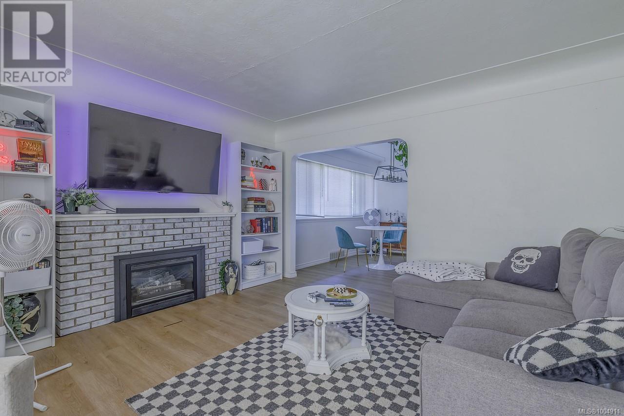 Photo 5 of 1212 Waddington Rd, Nanaimo BC