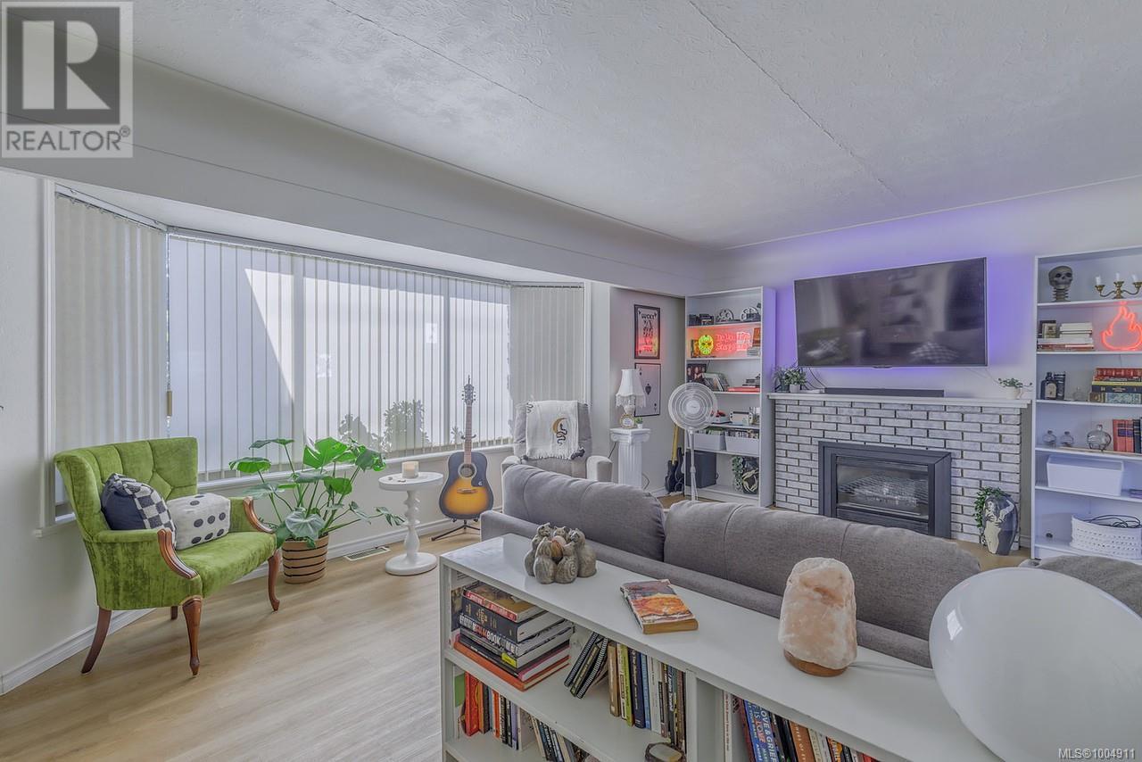 Photo 6 of 1212 Waddington Rd, Nanaimo BC