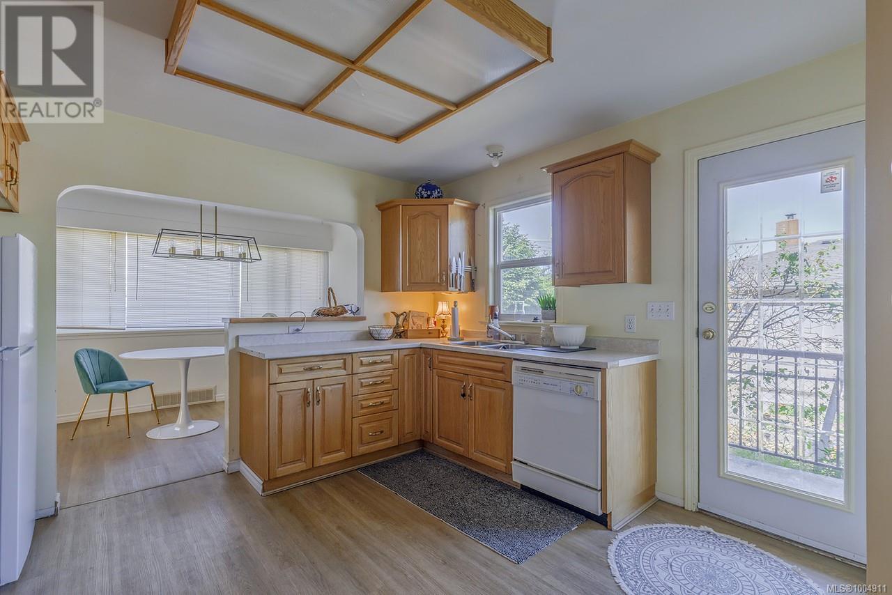 Photo 9 of 1212 Waddington Rd, Nanaimo BC