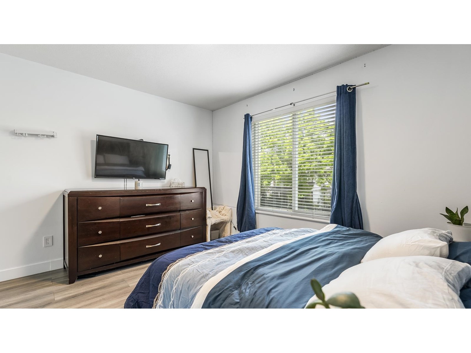 Photo 14 of 18452 66 Avenue, Surrey BC