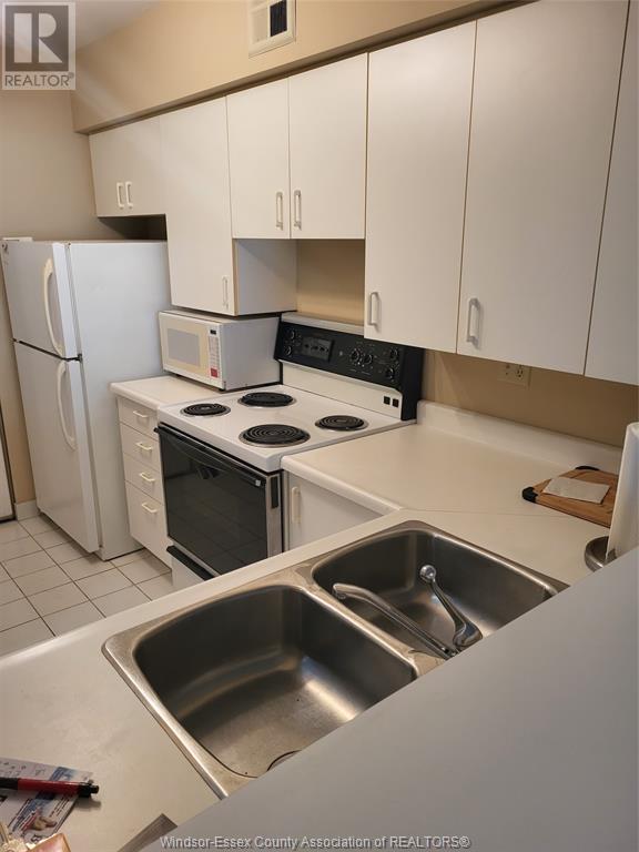 Photo 10 of 75 Riverside Drive Unit 406, Windsor ON