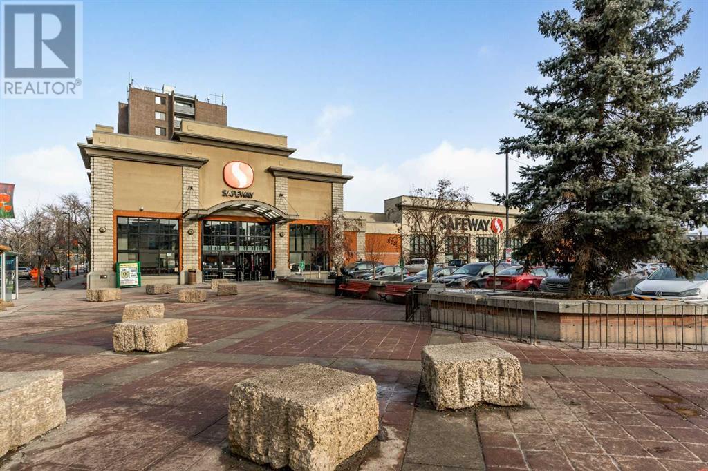 Single Family House High rise for Sale in   A Street NW Sunnyside Calgary 
