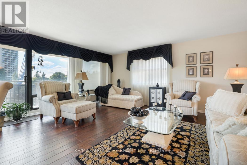 Photo 2 of 304 1190 Richmond Road, Ottawa ON