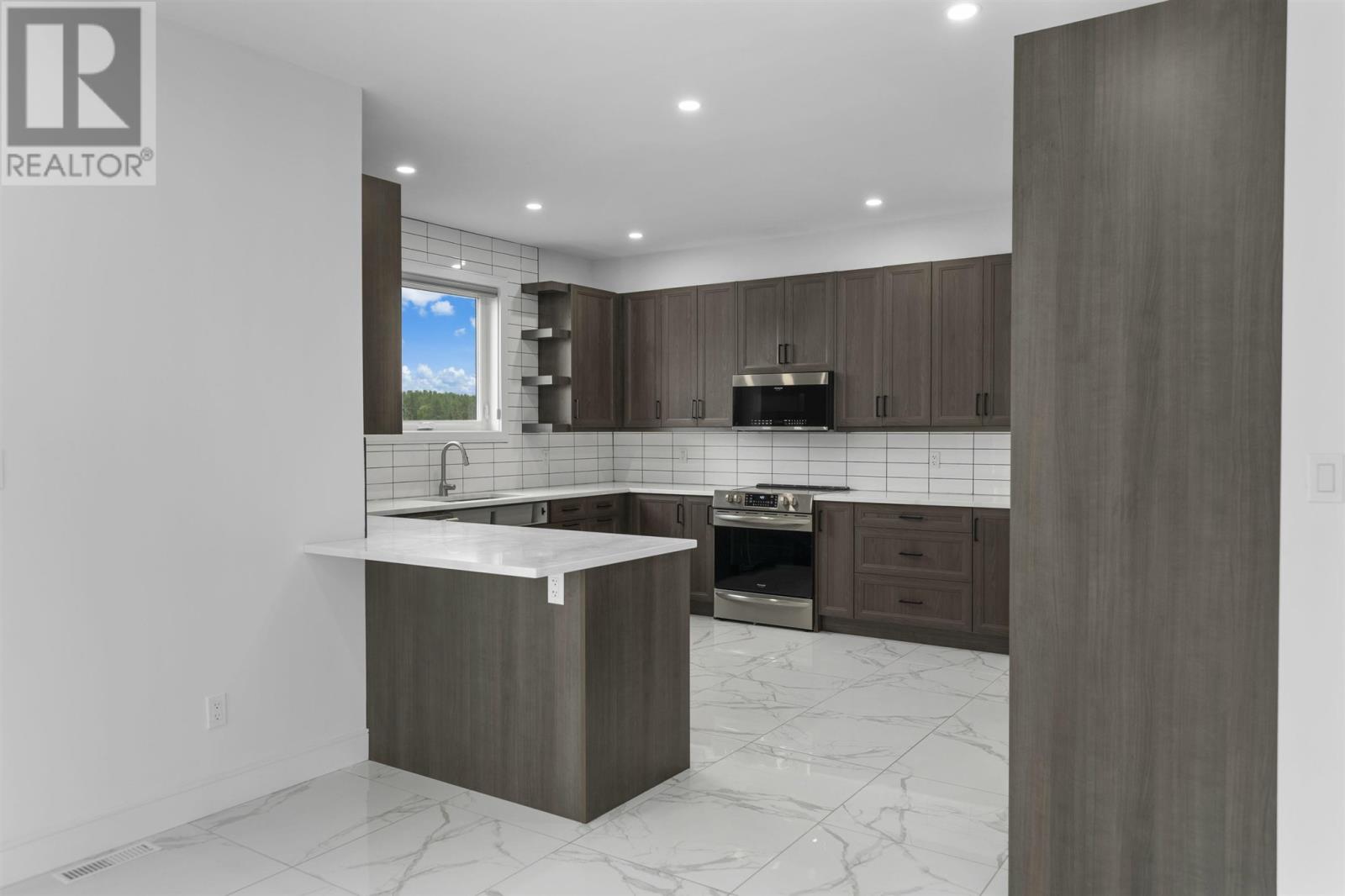 Photo 23 of 433 Muskrat Dr, Thunder Bay ON