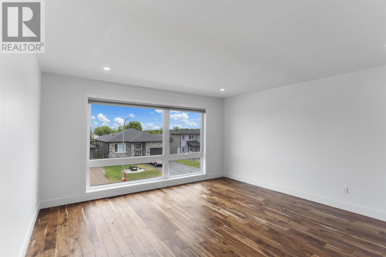 Photo 21 of 433 Muskrat Dr, Thunder Bay ON