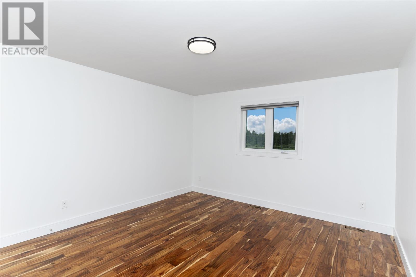 Photo 9 of 433 Muskrat Dr, Thunder Bay ON