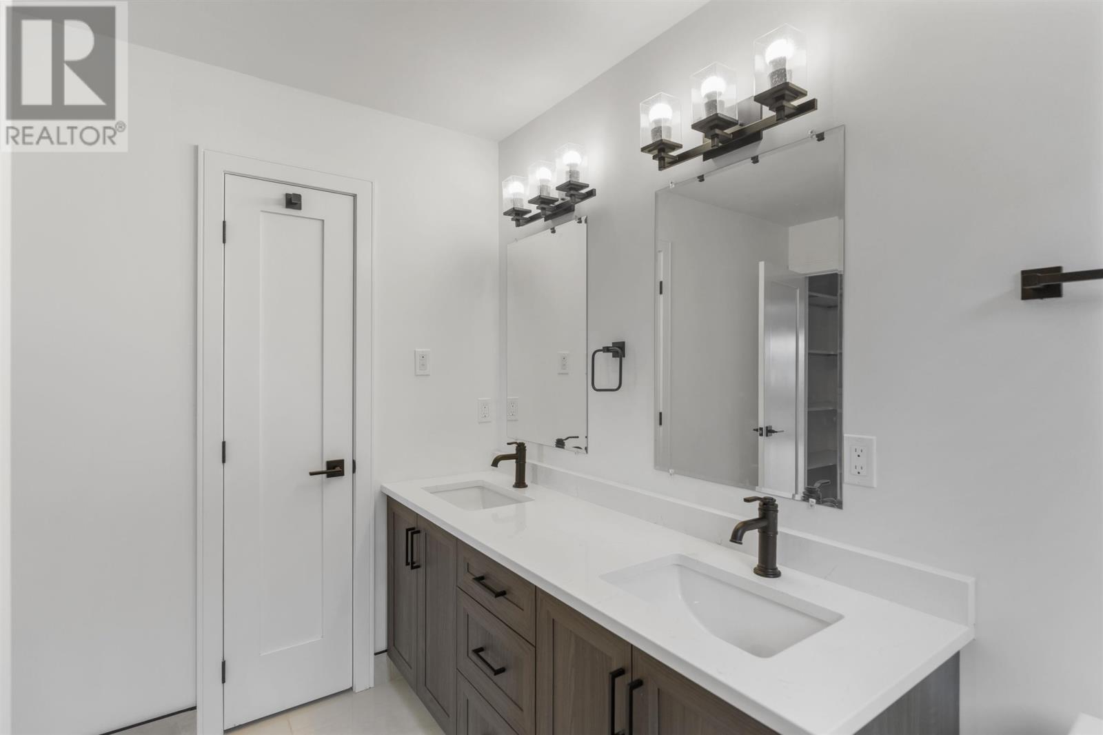 Photo 26 of 433 Muskrat Dr, Thunder Bay ON