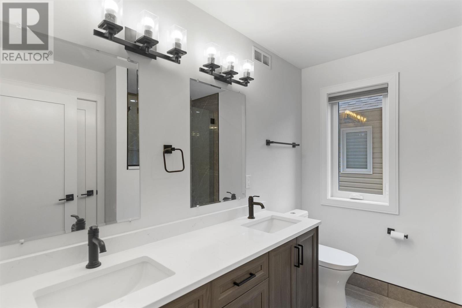 Photo 38 of 433 Muskrat Dr, Thunder Bay ON