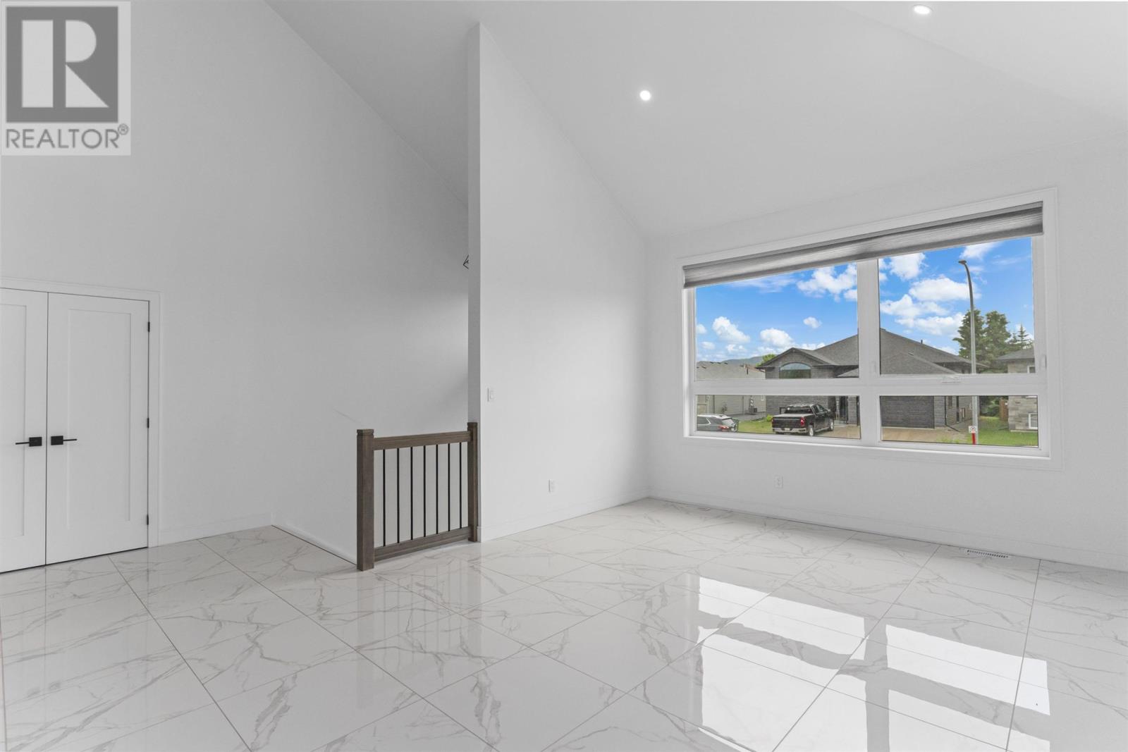 Photo 33 of 433 Muskrat Dr, Thunder Bay ON