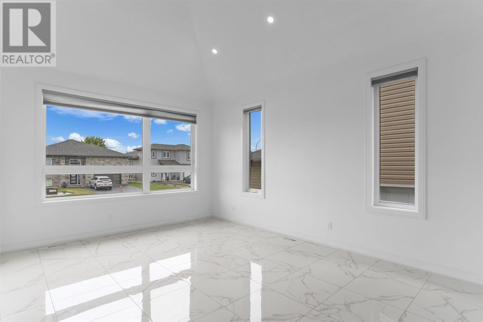 Photo 42 of 433 Muskrat Dr, Thunder Bay ON