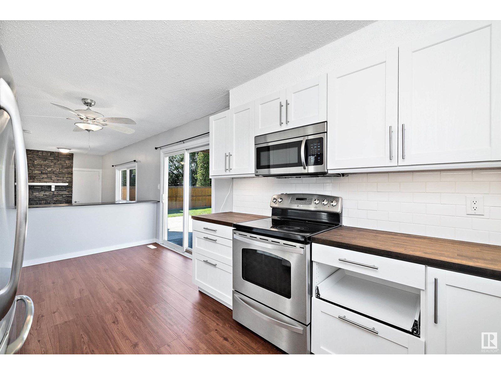 Photo 19 of 10610 89 St, Morinville AB