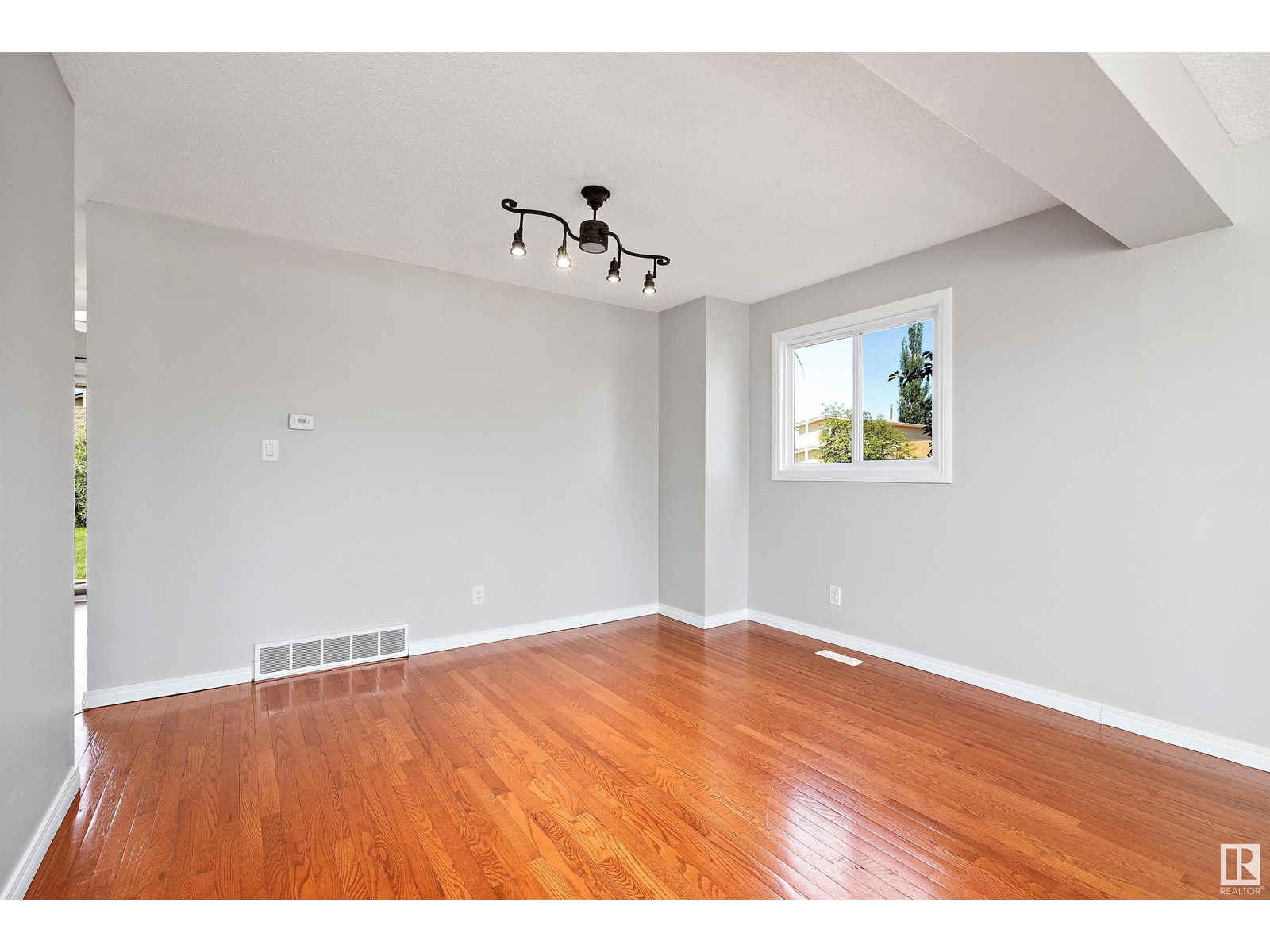 Photo 11 of 10610 89 St, Morinville AB