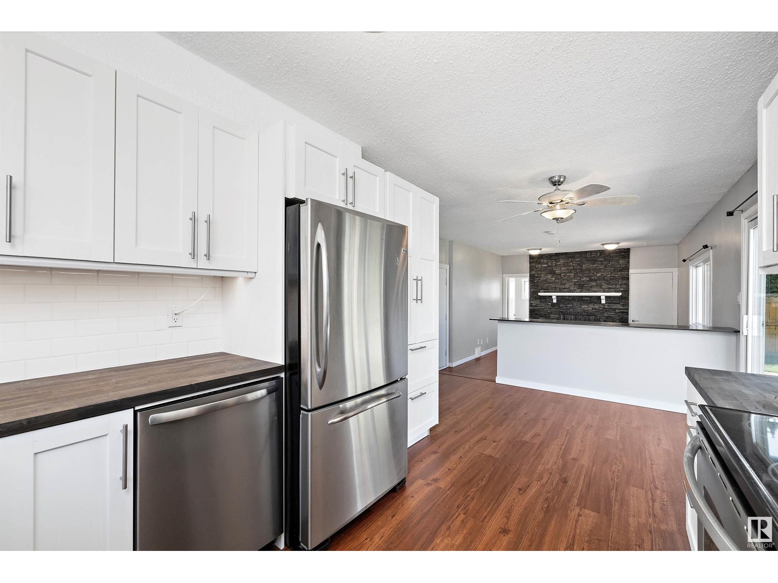 Photo 18 of 10610 89 St, Morinville AB