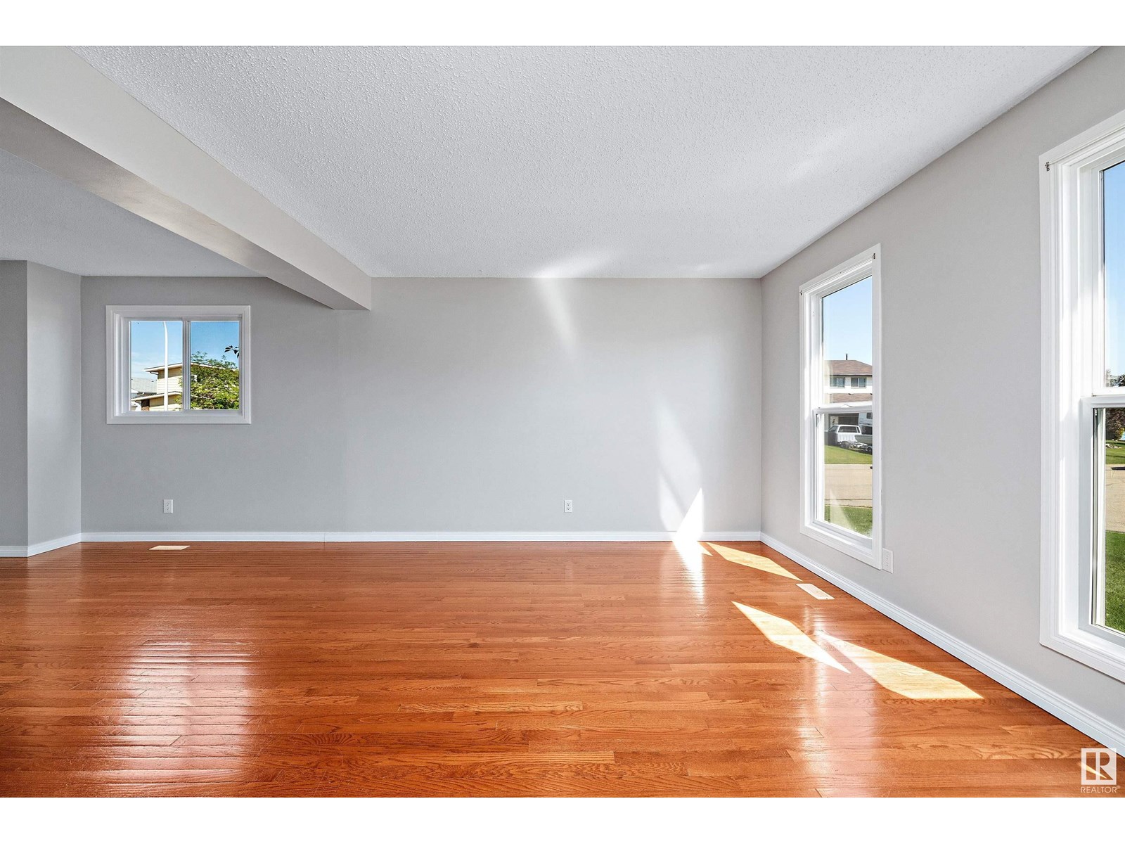 Photo 9 of 10610 89 St, Morinville AB