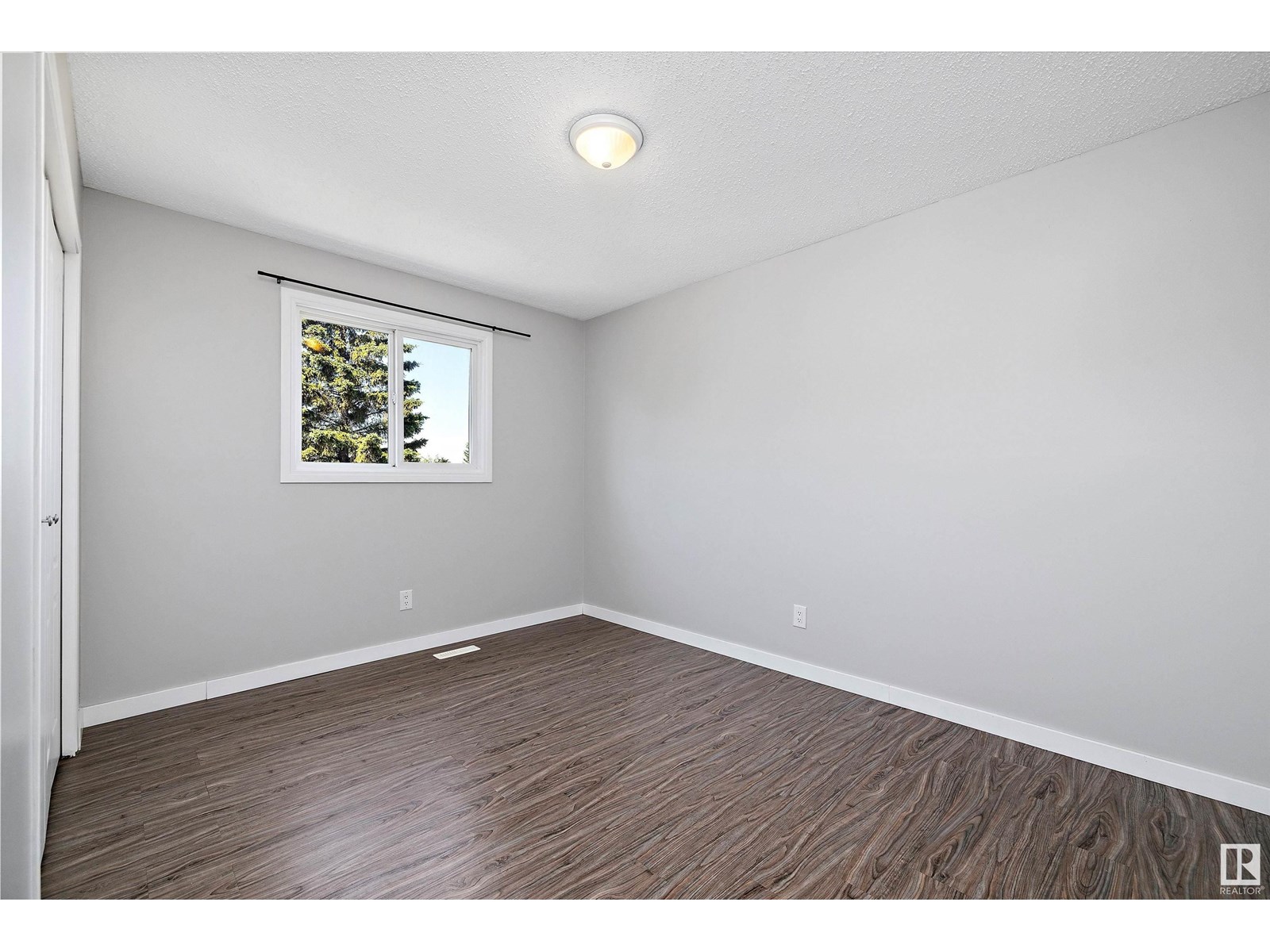 Photo 24 of 10610 89 St, Morinville AB