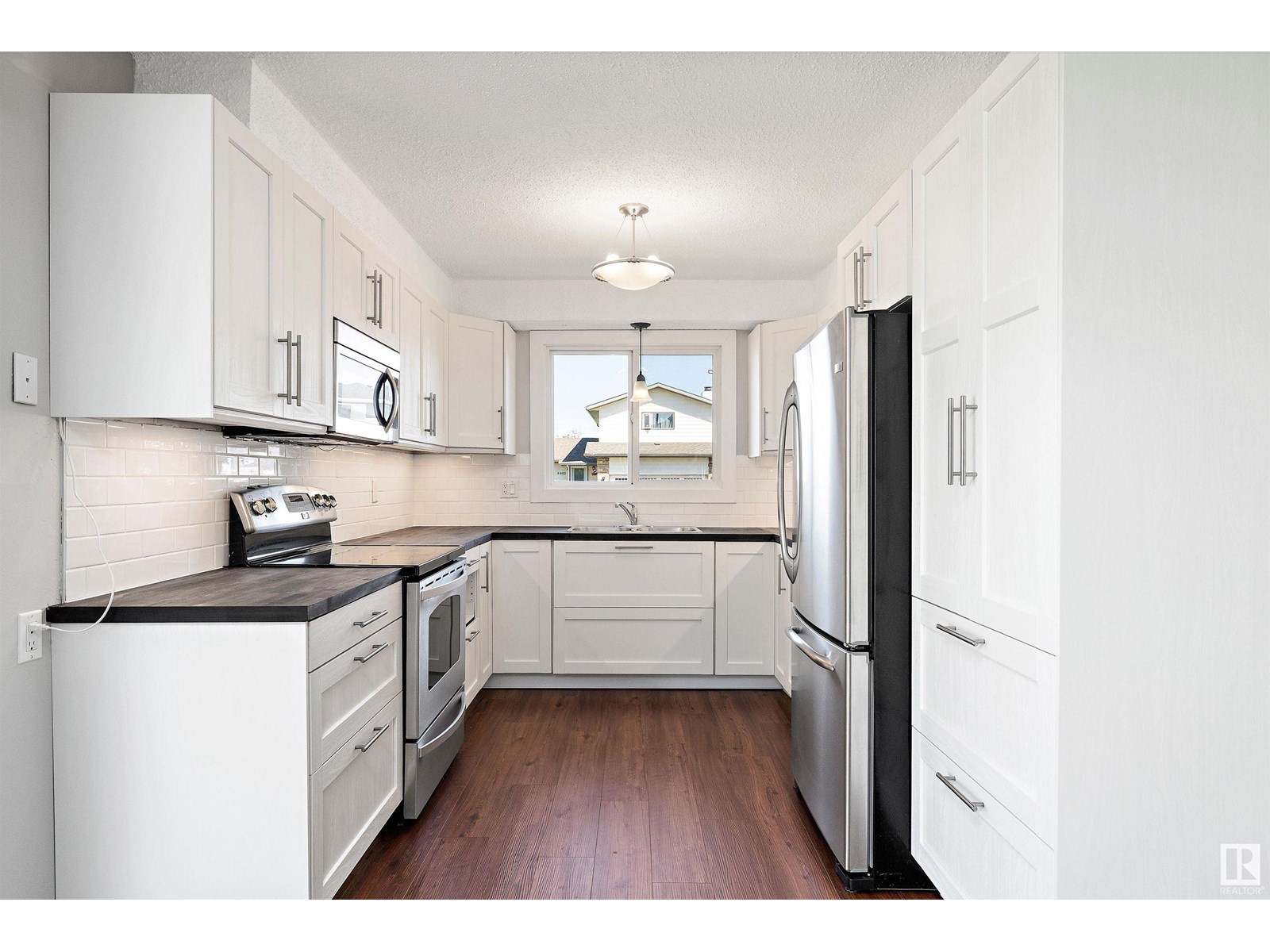 Photo 16 of 10610 89 St, Morinville AB