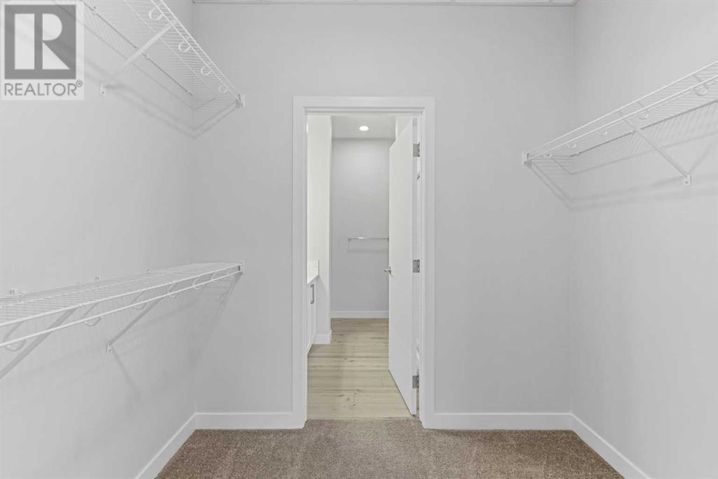 Single Family House for Sale in   Les Jardins Park SE Douglasdale/Glen Calgary 