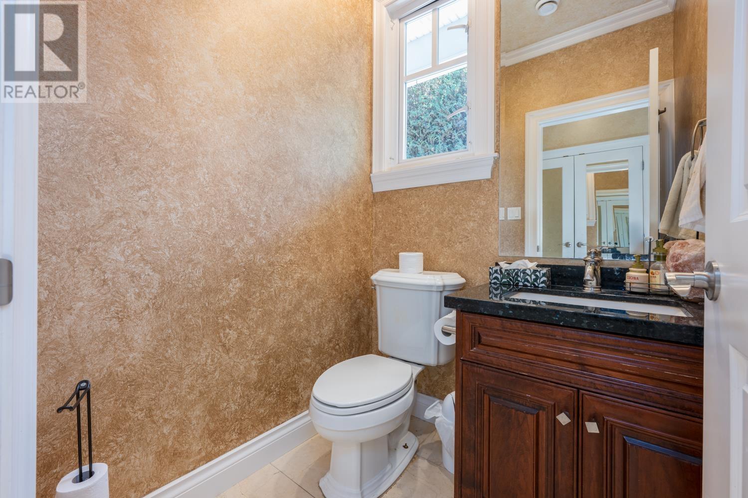 Photo 23 of 1045 W 50th Avenue, Vancouver BC