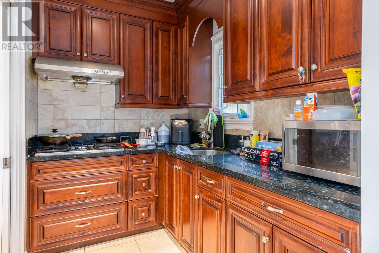 Photo 28 of 1045 W 50th Avenue, Vancouver BC